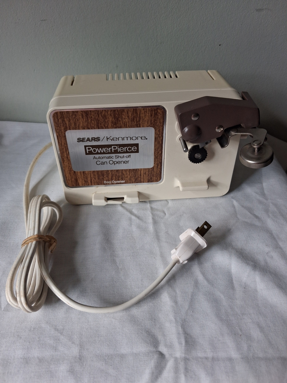 Vintage Sears/Kenmore PowerPierce Automatic Shut-off Can Opener - Wall Mount
